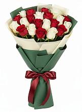 Букет Микс из красных и белых роз в Васильевке
