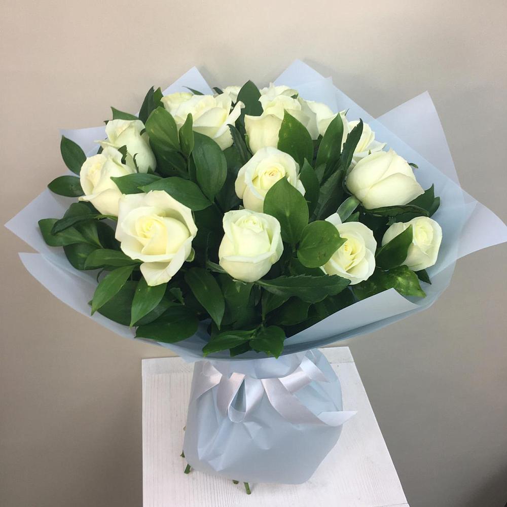 Букет 15 Белых роз Проуд в Васильевке
