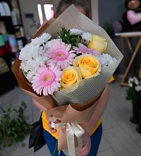 Букет цветов из:  Герберы, Розы и Хризантемы в Васильевке