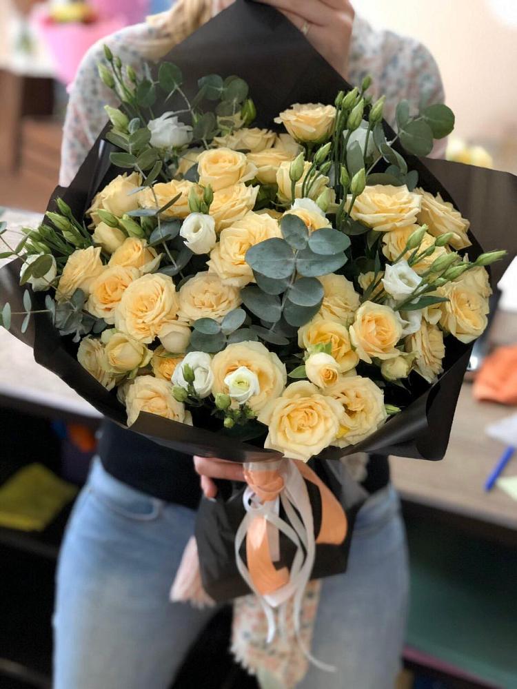 Букет цветов из: Розы и Лизиантусы в Васильевке