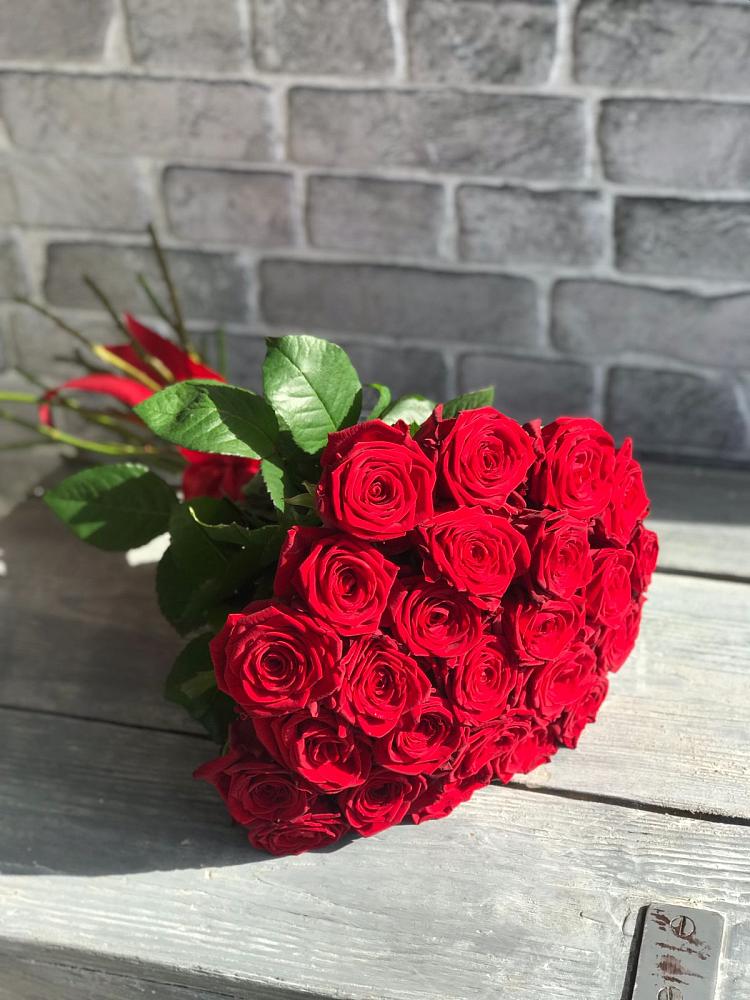 Букет Красные розы Фридом в Васильевке