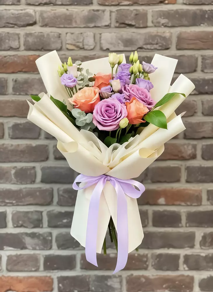 Букет цветов из: Лизиантусы и Розы в Васильевке