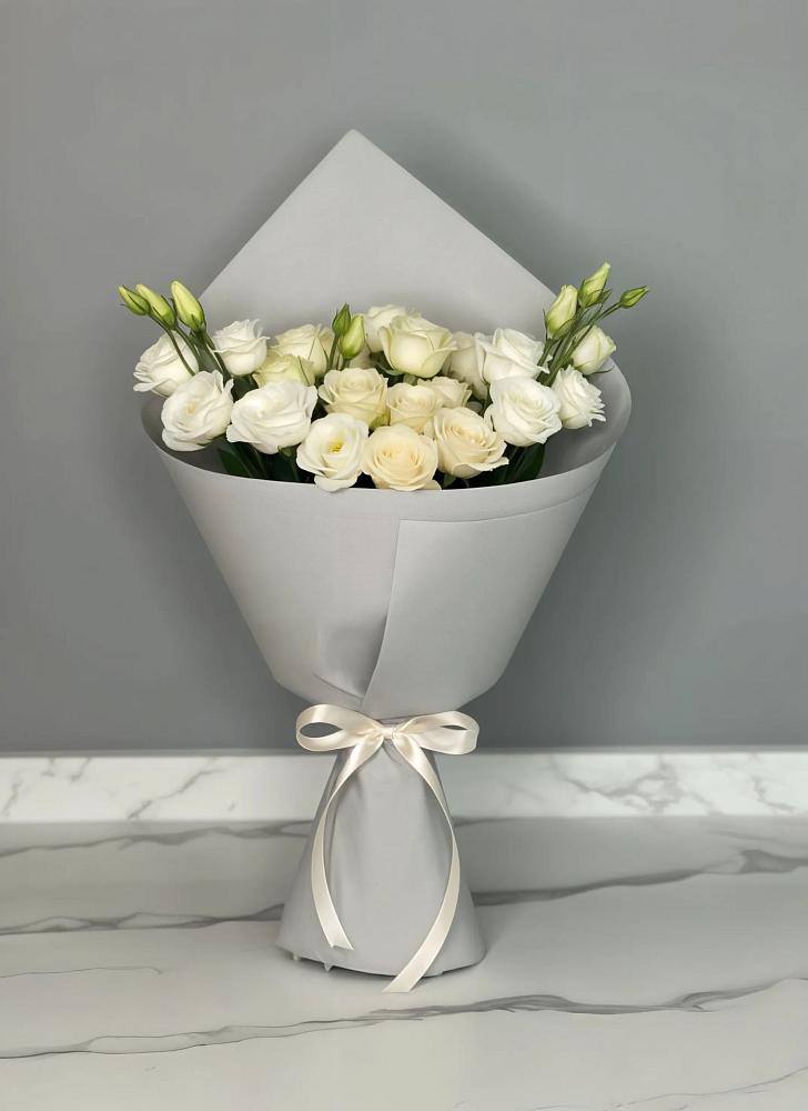 Букет цветов из: Розы и Лизиантусы в Васильевке