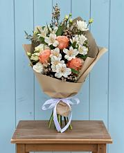 Букет цветов из:  Альстромерии, Лизиантусы, Розы и Хризантемы в Васильевке