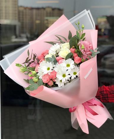 Букет цветов из: Розы, Лизиантусы и Хризантемы в Васильевке