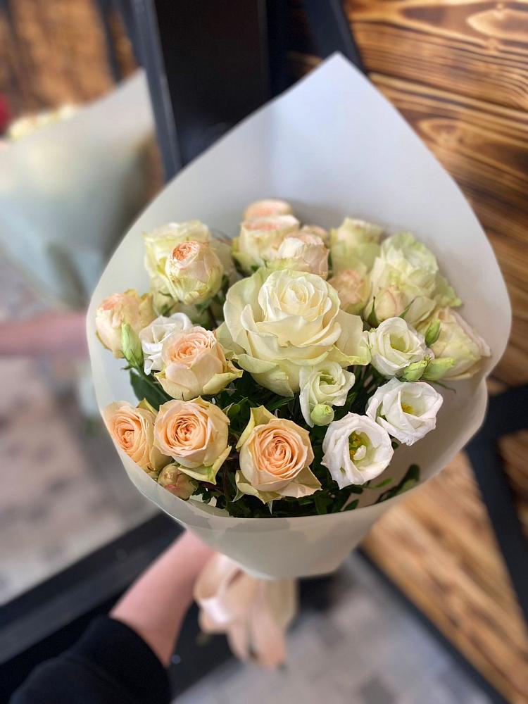 Букет цветов из: Розы и Лизиантусы в Васильевке